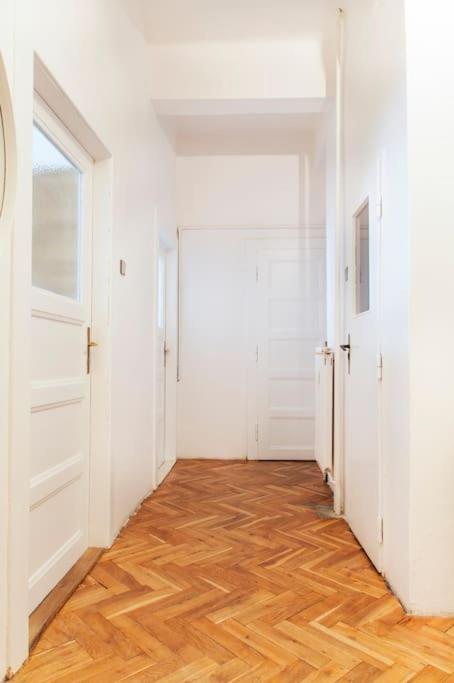 Opletalova Apt Praga