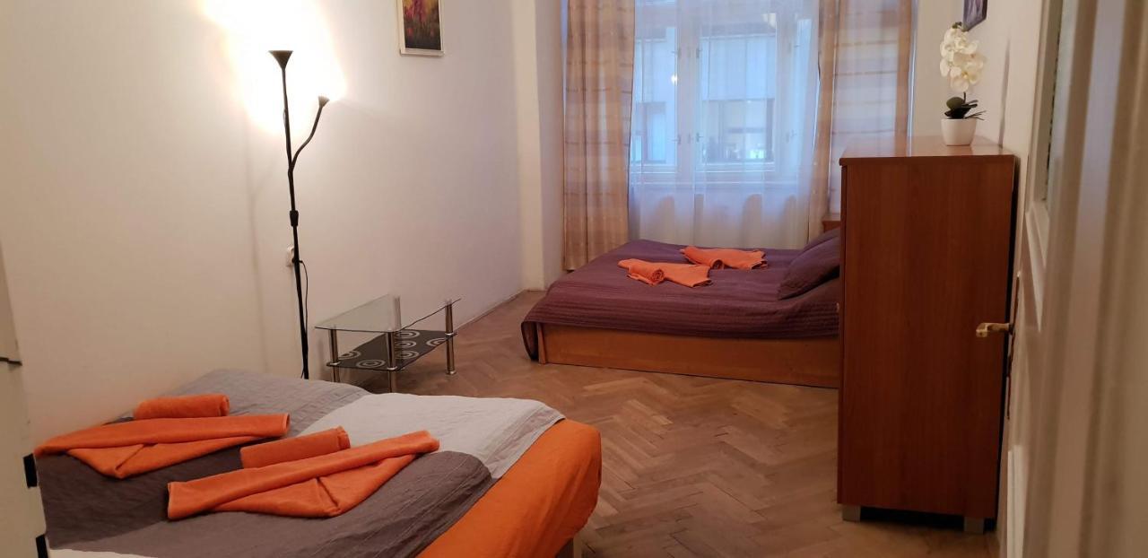 Opletalova Apt * Praha